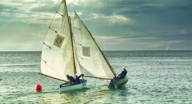 Learn to Sail This Summer - Top 5 Places for Beginners