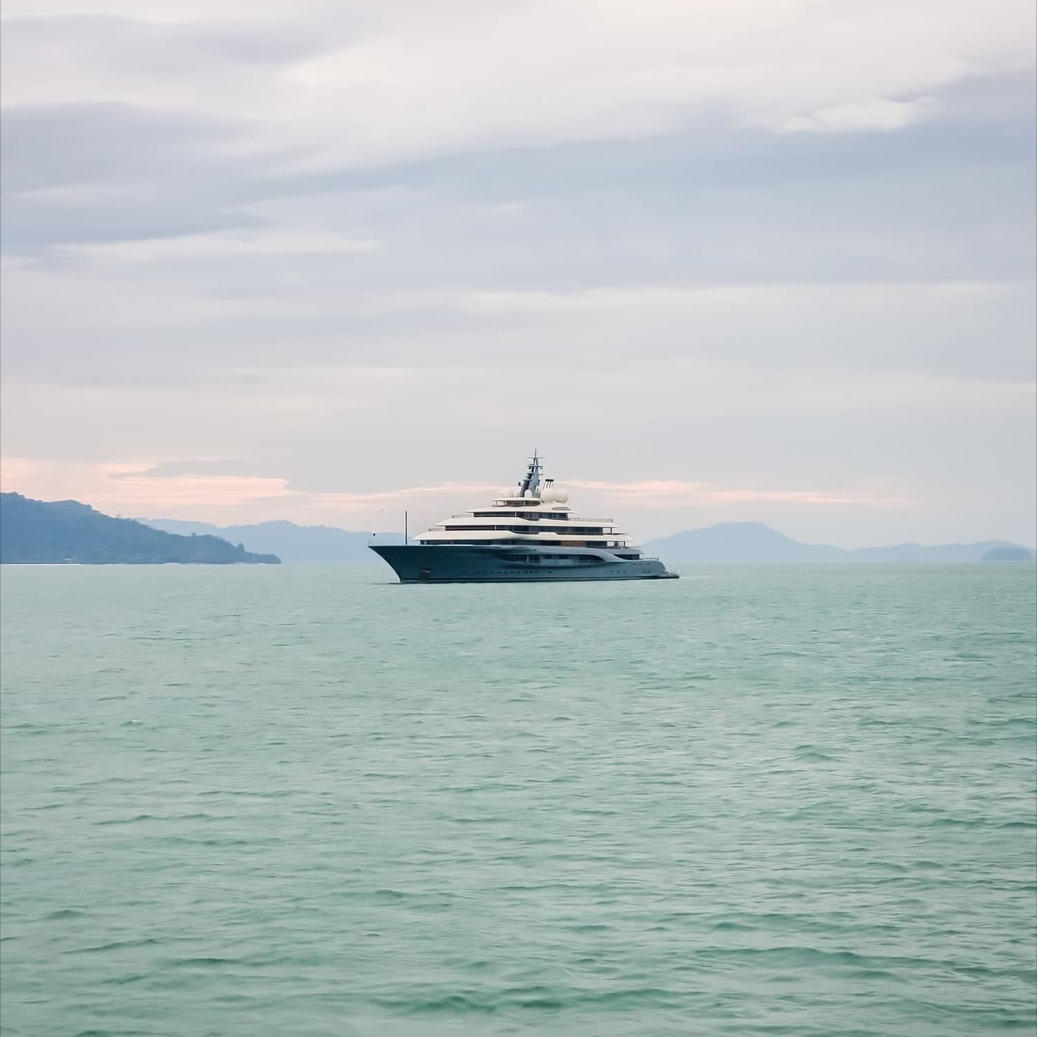 Entdecken Sie Eleganz und Komfort: Segeln Sie mit der Yacht MICHELE 2010 auf eine unvergessliche Reise