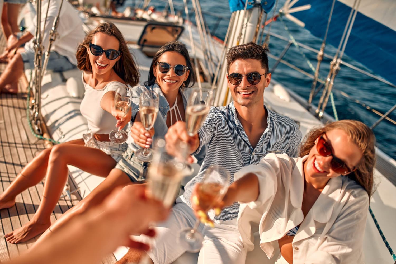 Yachtcharter Must-Haves: Gönnen Sie sich die feinsten Cocktails auf dem Meer