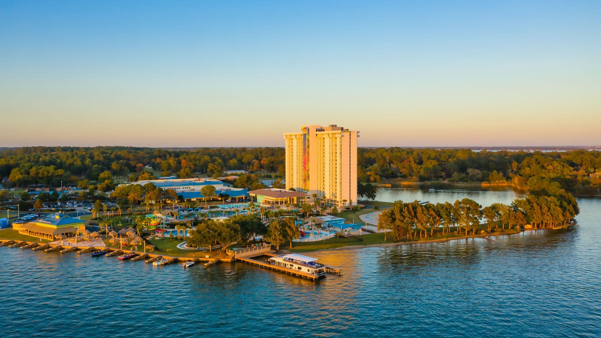 Обязательные к посещению места в Lake Conroe, штат Техас, в этом апреле