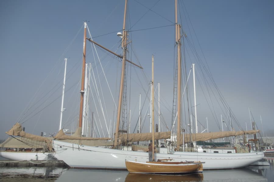 Efficient Methods for Unstepping a Boat's Mast