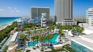 Fontainebleau Expands Outdoor Pool Deck at Miami Resort