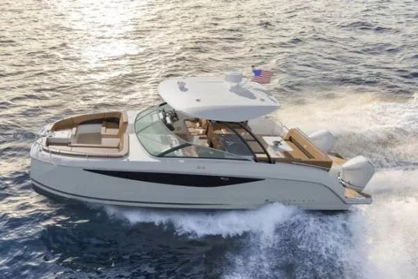 Discover the Features of the TH33 Power Catamaran