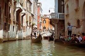 Italy Imposes Fines on Tourists for Misconduct