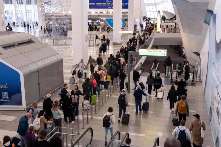 US Airlines Cancel Thousands of Flights as Travel Challenges Mount