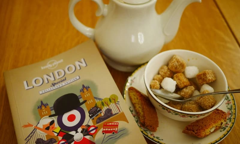 Printed Travel Guides Gain Popularity Again in 2026