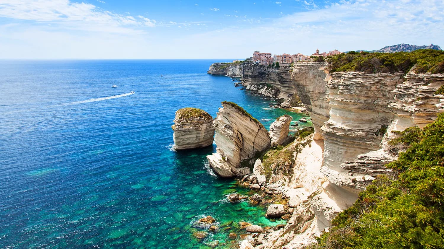 Top Destinations and Activities for Solo Travelers in France