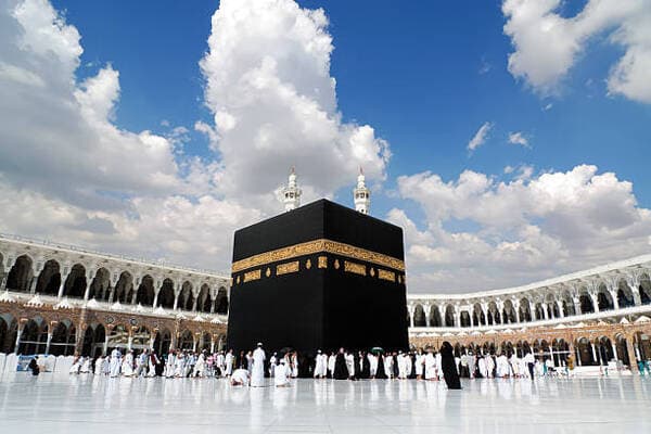 Saudi Arabia Launches New Umrah Visa System with Mandatory Bookings and Digital Tools in 2026