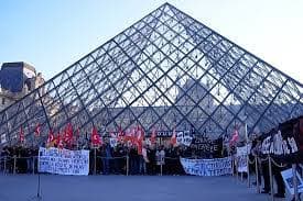 Louvre Museum Faces Strikes, Security Issues, and Structural Challenges