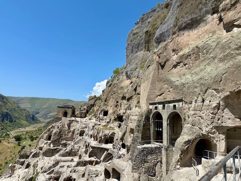 The Timeless Wonders of Vardzia: Georgia’s Cave-Monastery Marvel
