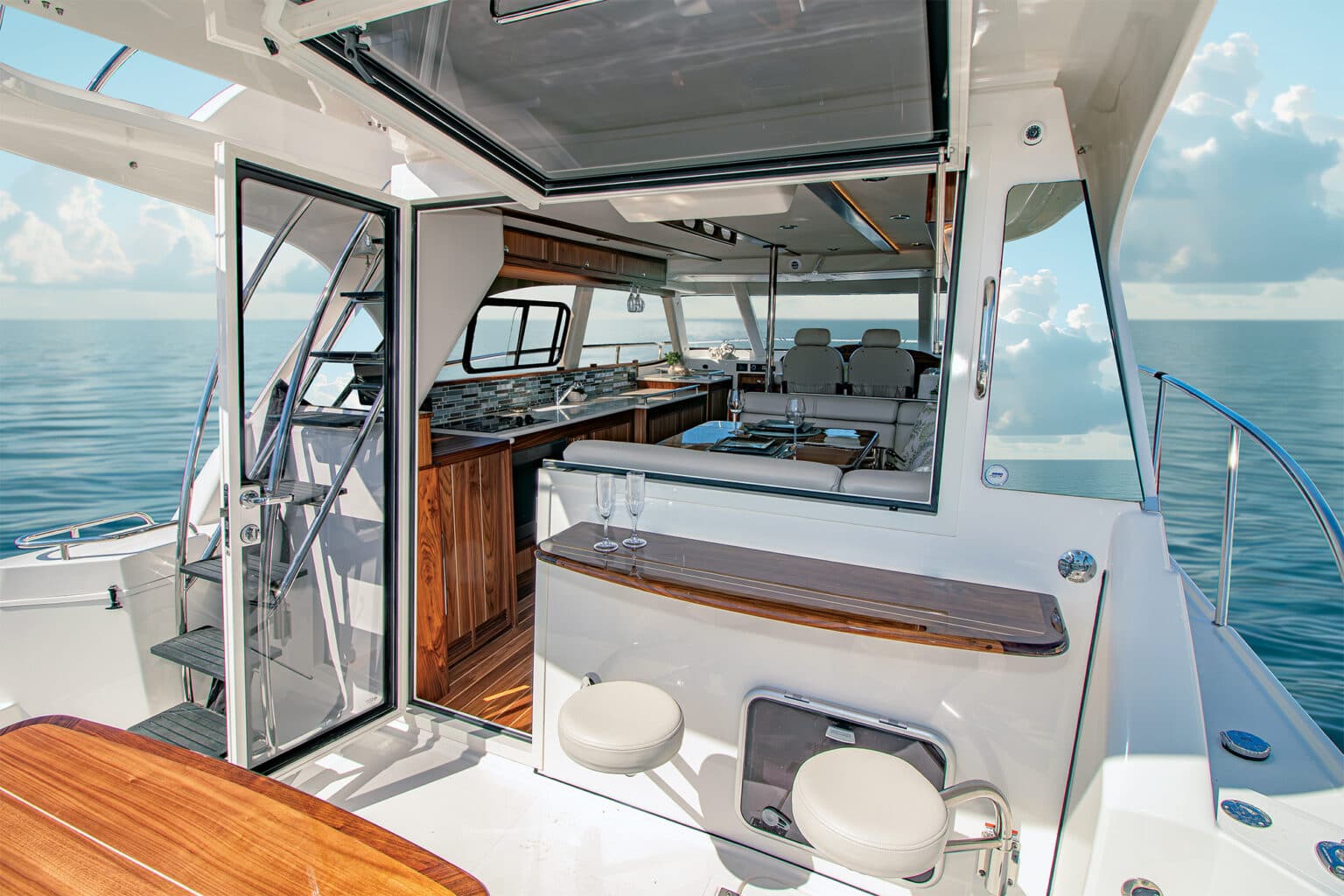Aspen C128 — Compact 46ft Power Cat Review