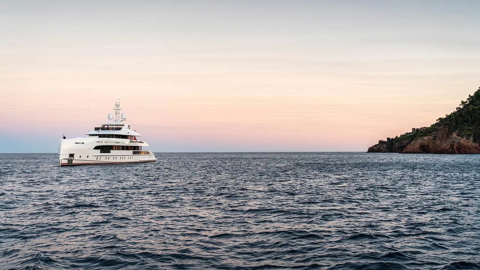 Davos 2026: Economic Shifts in the Superyacht Sector