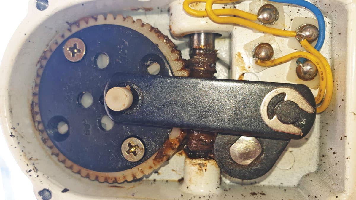 Deck saloon wiper repair aboard a Degero DS331