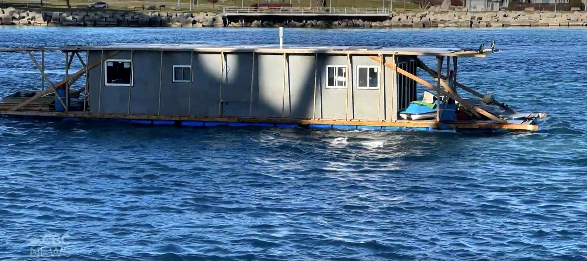 Neverlanding: A Homemade Houseboat's Great Lakes Run
