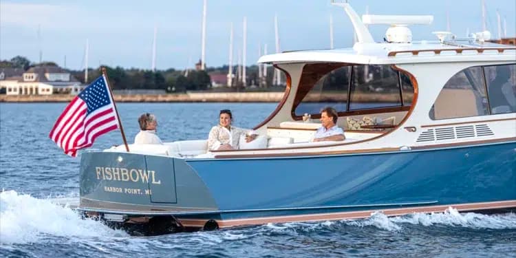 Hinckley Picnic Boat 39 — Quiet Speed, Big Views