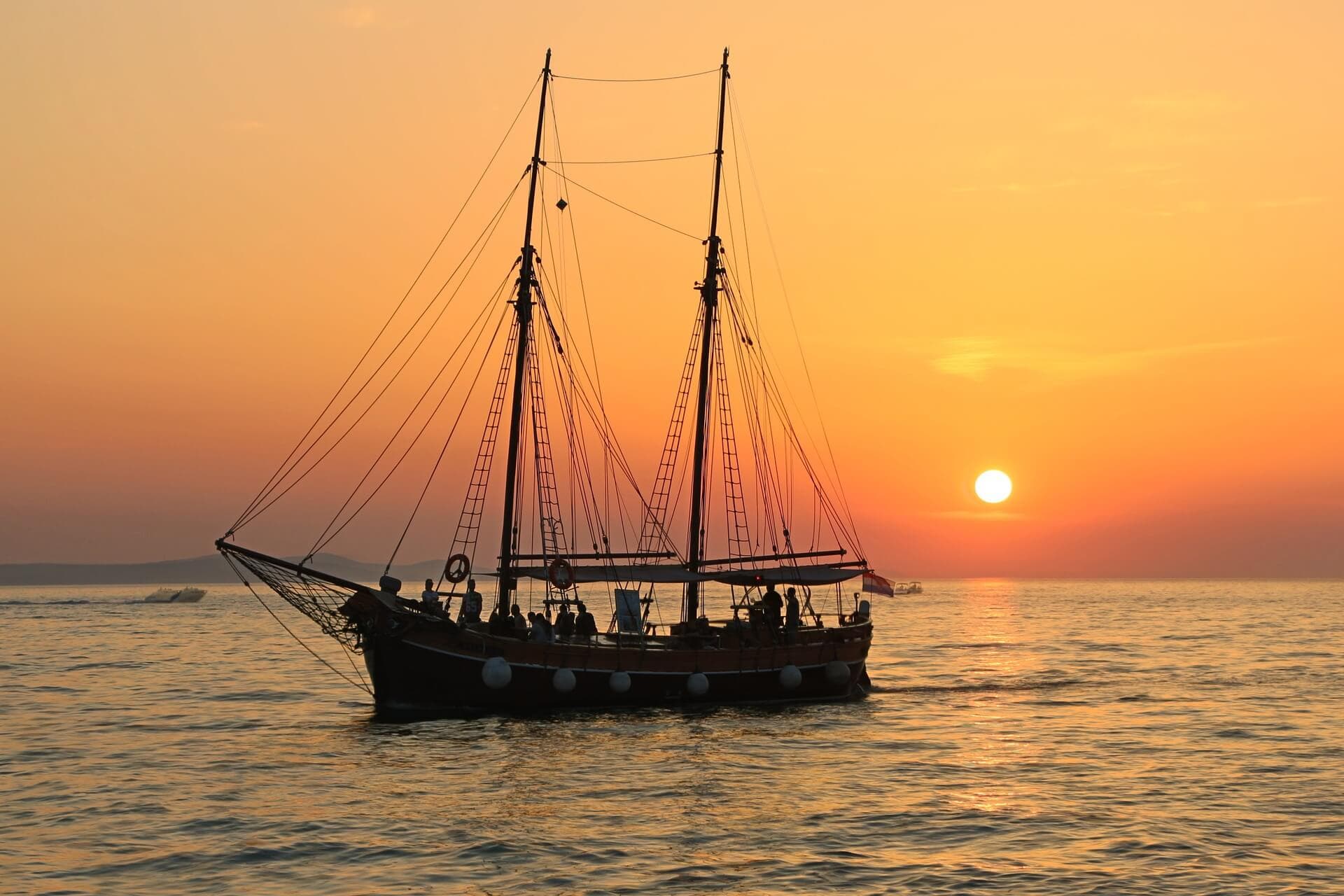 Knot Speed Explained for Sailors and Renters