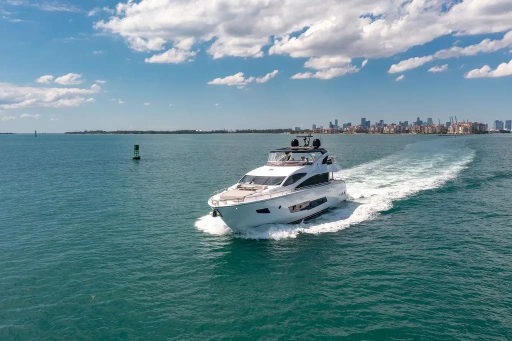 2021 Sunseeker 86 Yacht — Four‑Cabin MTU Power