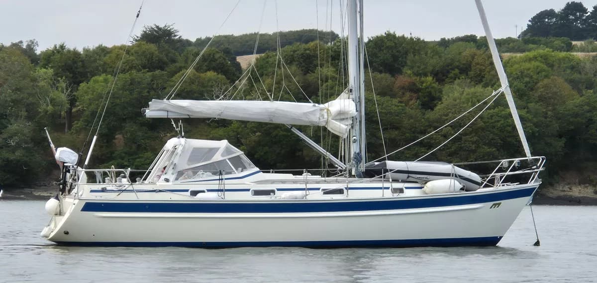 Deck-Stepped or Keel-Stepped: Choosing the Rig