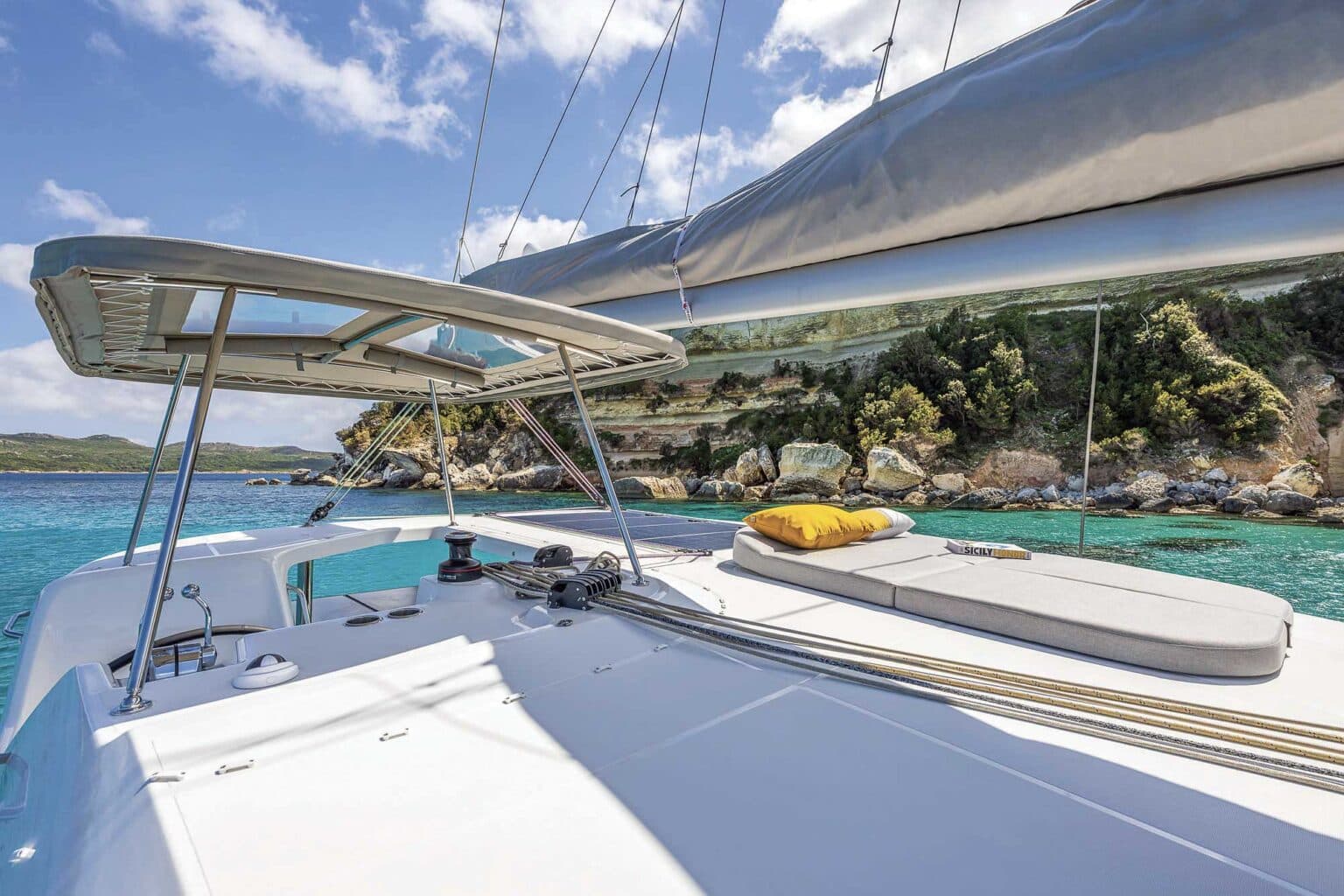 Lagoon 38 — Design, Performance and Charter Use