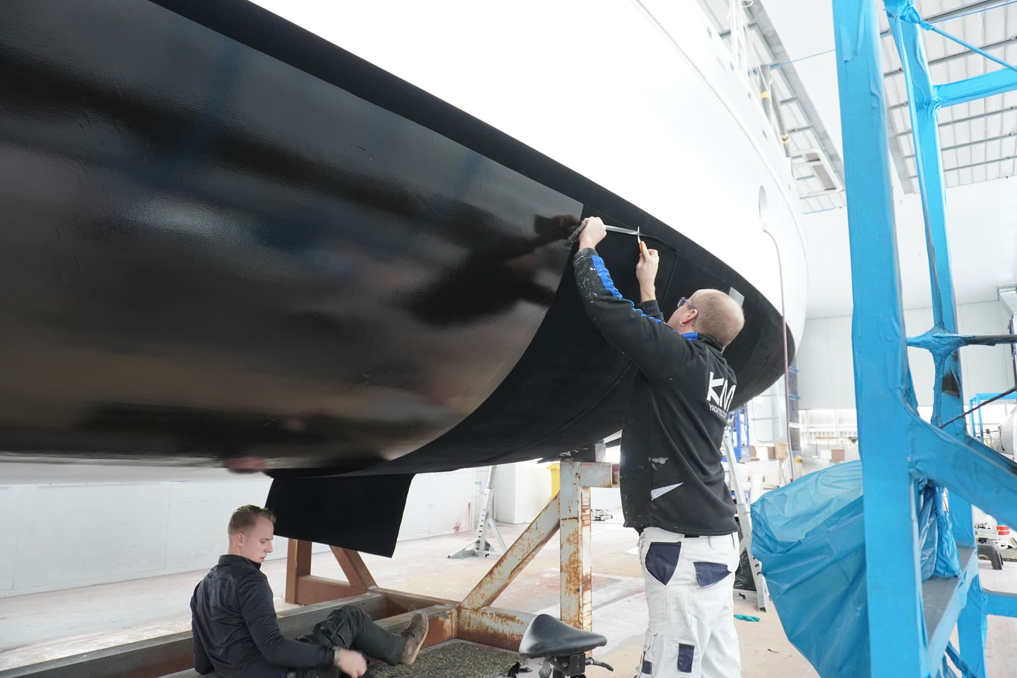 Finsulate: Velvet-Like Antifouling for Boats