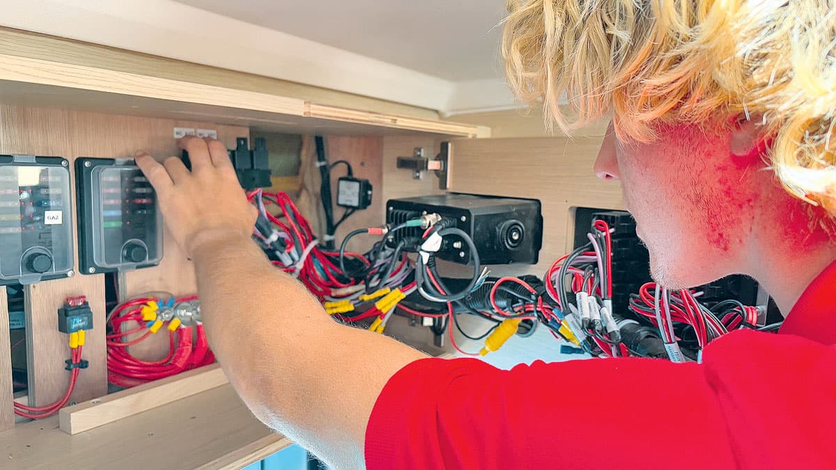 Practical guide to basic boat electrics and troubleshooting