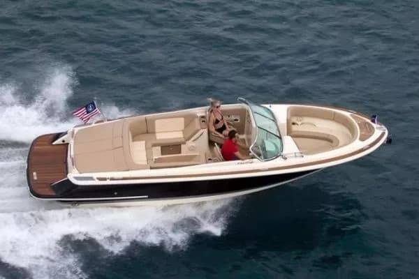 Chris Craft Launch 27 — 8.10 m Inboard Bowrider