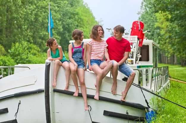 10 Best Boats for Family Fun and Entertaining - The Ultimate Family Boat Guide