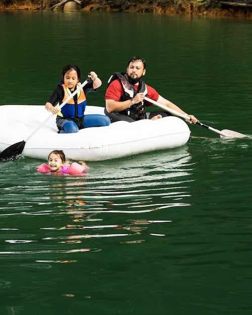 10 Ways to Make Boating Fun for Kids | Safe Family Water Activities