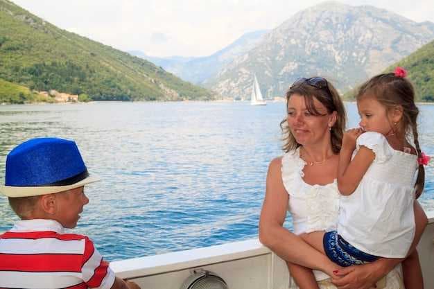 6 Big Tips for Successful Boating with Your Little Ones - A Family-Friendly Guide