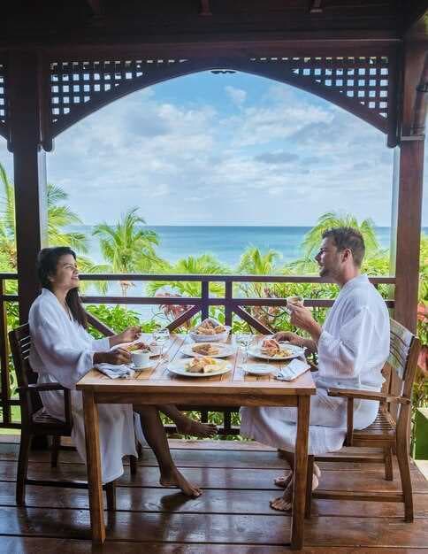 Best 7 Oahu Restaurants with a View - Oceanfront Dining & Vistas