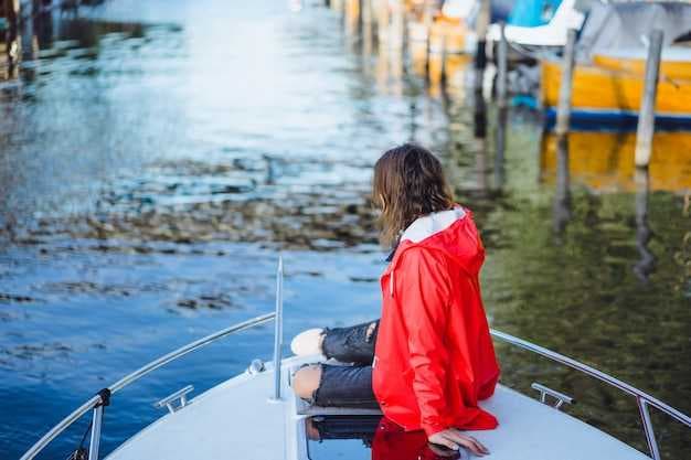 Best Boats for Beginners in 2022 - Top 5 Picks and Buyer's Guide