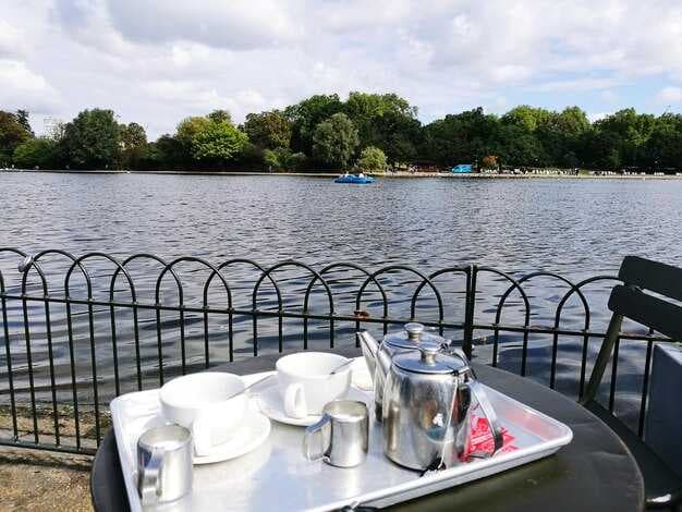 Best Waterfront Restaurants You Can Boat Right Up To | Dockside Dining Guide