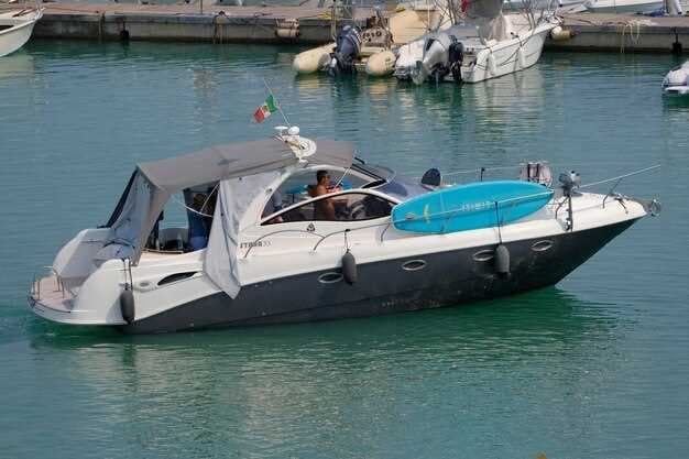 Capelli Tempest 626 2005 Review - 21 ft RIB for Up to 10 Passengers | Le Canon