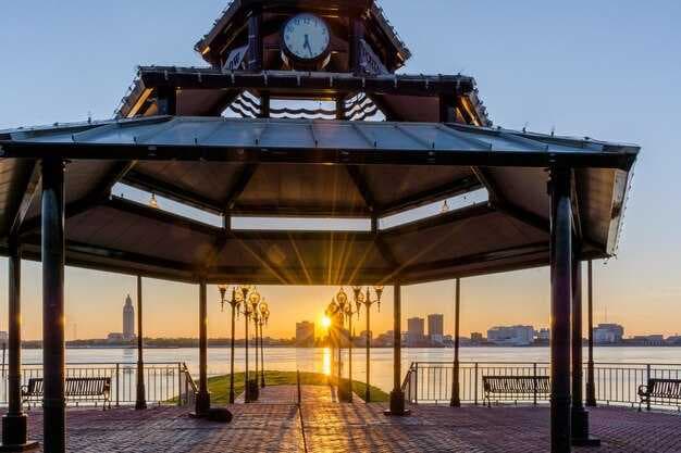 Charleston SC Travel Guide - Top Attractions, Dining, and Historic Sights
