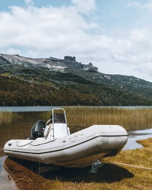 Discover Affordable Ashland Pontoon Boat Rentals Near You - Explore the Water Today!