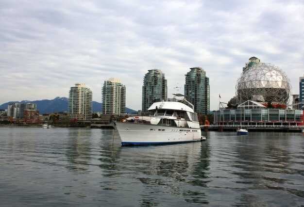 Explore the Best Cape Coral Yacht Rentals for Unforgettable Water Adventures