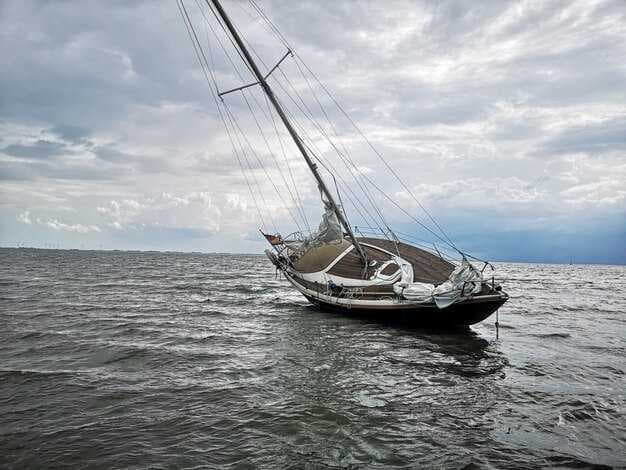 How Does a Sailboat Sail Against the Wind? Discover the Secrets of Upwind Sailing