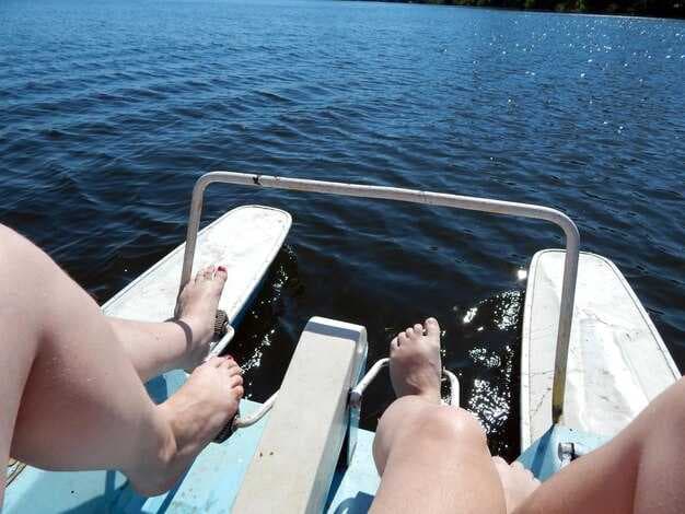 How to Drive a Pontoon Boat - Essential Tips for Safe, Easy Boating