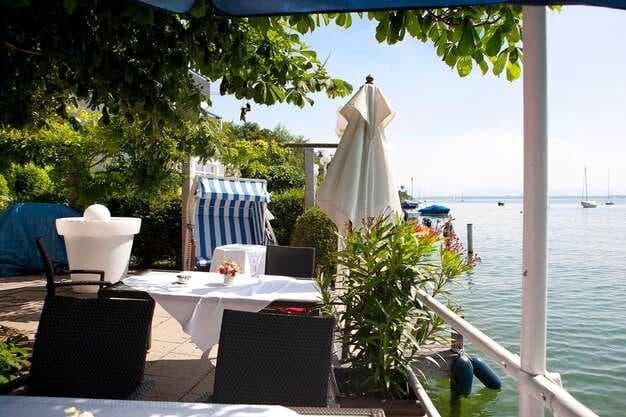 Huntington Harbor Guide - Best Things to Do, Dining, and Real Estate