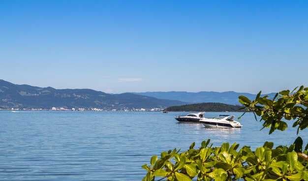 Jocassee Lake Tours - Best Guided Boat Tours on Lake Jocassee