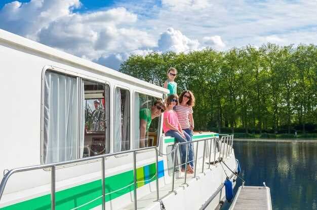 Pontoon Rentals - The Ultimate Guide to Renting a Pontoon Boat for Your Day on the Water
