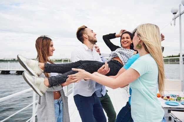 Team-Building on a Sailing Yacht - 9 Easy Activities Under the Sails