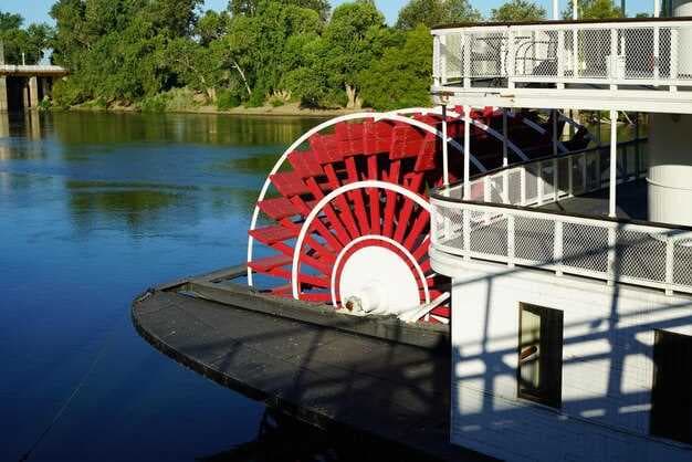 The Best Pontoon Rentals in New York - Explore the Water with Top Choices