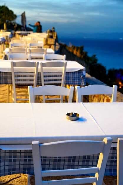 Top 10 Dock and Dine Restaurants in Newport Beach - Experience a Luxurious Lifestyle