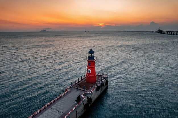 Top 10 Lighthouses to Visit by Boat - A Scenic Maritime Guide
