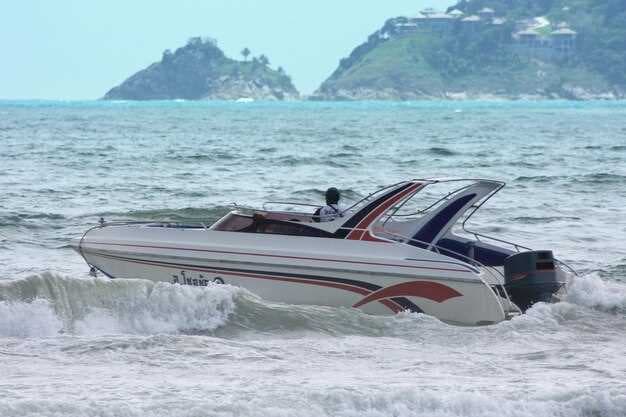 Unforgettable Cadillac MI Speed Boat Rentals - Explore the Water in Style
