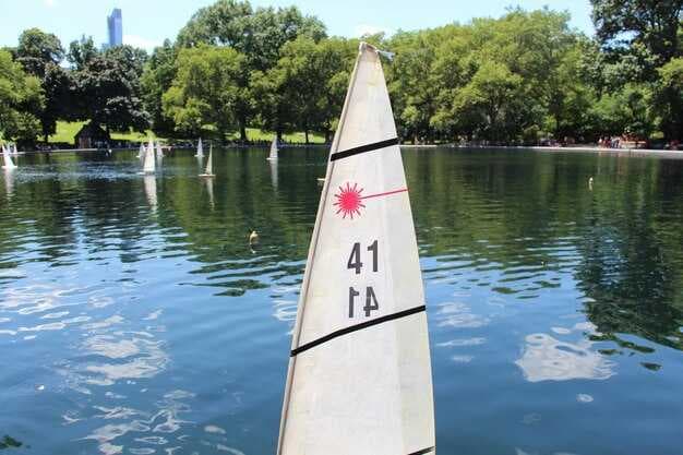 What Is a No-Wake Zone? Definition, Rules, and Safety for Boaters