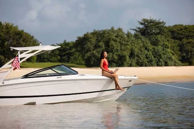 Your Ultimate Guide to Power Boating in Florida - Tips, Locations & Safety