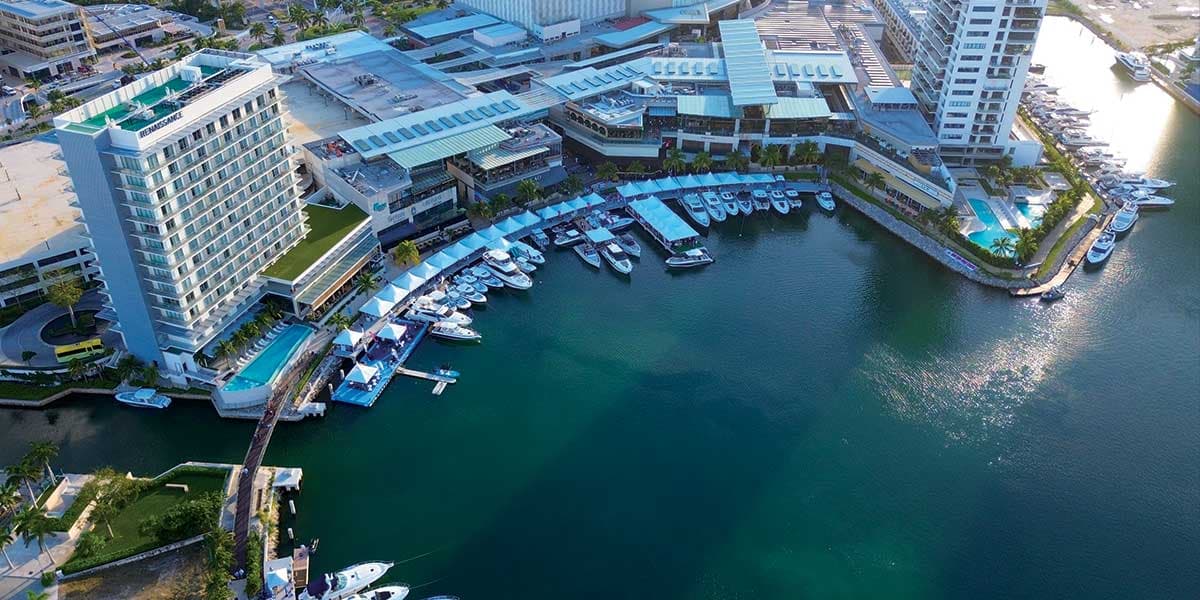 Visite o abrangente Cancun International Boat Show e Marine Expo para ver superiates de luxo e acessórios marítimos!
