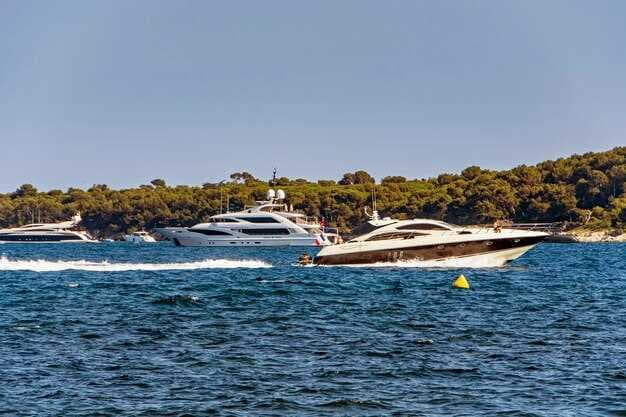 Australia Yacht Charter - Luxury Private Yachts & Coastal Routes
